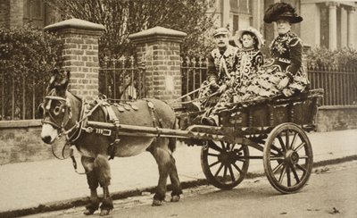 Ein Eselkarren transportiert die Familie eines wohlhabenden Straßenhändlers von English Photographer